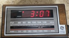 General Electric Vintage Model 7-4601A AM-FM Radio Alarm Clock Tested GE picture