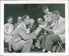 1957 Tampa Florida Bob Doty Martha Mathis Evelyn Norris Vintage Press Photo 8x10 picture