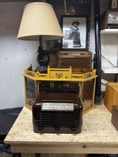 Vintage 1940s RCA Victor Bakelite Tube Table Radio . picture