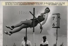 1969 Press Photo High jumper Dick Fosbury misses jump, AAU outdoor championships picture