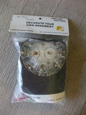 VINTAGE CHRISTMAS TINY TREASURES CRYSTAL DELIGHT CRAFT ORNAMENT KIT  NOS picture