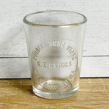 ANTIQUE PIONEER DRUG STORE SHOT DOSE GLASS ADVERTISING NEVADA IOWA S E BRIGGS picture