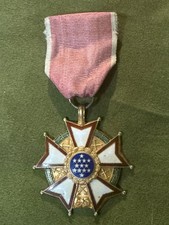 🇺🇸 WWII U.S. Legion of Merit Medal Named WILLIAM R. – Original Wartime Issue picture