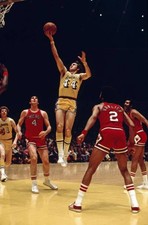 Jerry West Los Angeles Lakers goes a layup agaisnt Chicago Bulls d- Old Photo picture