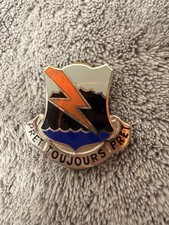 Vintage 1960s US Army 304th Signal Battalion Unit Crest Pin DUI - Hallmark E25 picture