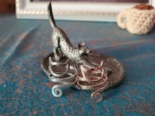 METZKE VINTAGE 1990 PEWTER RING HOLDER -  STRETCHING CAT ON RUG + TWO FREE RINGS picture