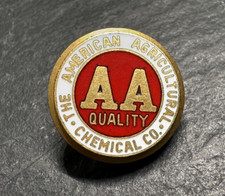 VINTAGE AA QUALITY AMERICAN AGRICULTURAL CHEMICAL CO ROUND SCREW BACK PIN G762 picture