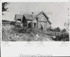 1886 Press Photo Mrs. A.A. Booth sits in front of the Parke house in Seattle picture