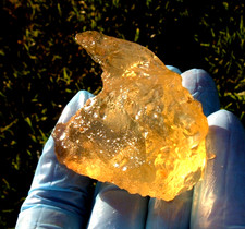 Libyan Desert Glass Meteorite Tektite impact specimen( 300 crt) Natural Hole picture