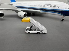 1:200/144 scale Infinite white passenger staircase truck airport GSE model picture