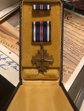 WWll US Army Distinguished Flying Cross Medal w/case - Pin Badge Award Original picture