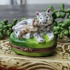 La Gloriette VTG LIMOGES Hand Painted Trinket Box Mama Cat +Kitten Bow Clasp picture