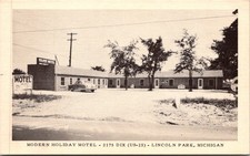 Modern Holiday Motel Lincoln Park Michigan 1949 Vintage Postcard 5P18-25 picture