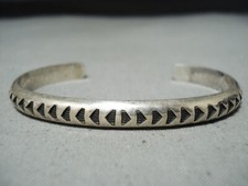 AMAZING VINTAGE NAVAJO STERLING SILVER BRACELET picture