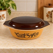 Vintage Pyrex Old Orchard 1 1/2 Qt Oval Cinderella Casserole Dish w/ Enamel Lid picture