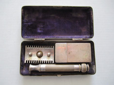Vintage 1917 Gillette Old Type Pocket Edition Safety Razor Set C676962 with Case picture