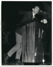 1981 Press Photo Dr. Robert Coles speaks from a podium - noa65590 picture