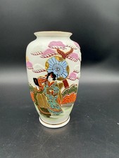 Vintage Japanese Kutani Porcelain Geisha Vase Gold Accents 7.5