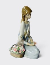 Vintage Lladro #7607 “Flower Song” Porcelain Figurine-1988 In Original Box picture