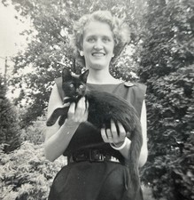 Vtg 1961 Funny Black Cat Wide Eyed Startled Comical Expression Woman Pet Photo picture