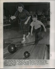 1957 Press Photo bowling professional June Kristof shows her son how to bowl, IL picture
