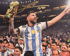 LIONEL MESSI Signed 8x10