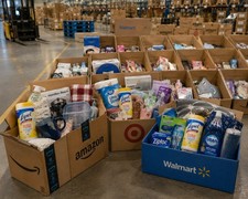 surprise box shelf pulls variety lot of cleaning supplies from liquidation picture