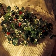 Vtg Christmas Holly Berry Plastic/Cloth Garland 5’ Chain Linked picture