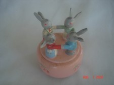 FUN Vtg. ITALY SMALL WOODEN EASTER BUNNIES in a CIRCLE PINK TRINKET BOX picture