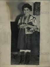 1933 Press Photo Marie Valeria Bohar in Romanian Costume - neo14683 picture
