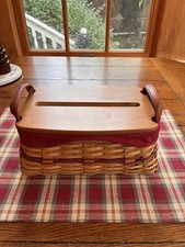 Longaberger Christmas Collection Traditions Basket 2002 Edition w/Ribbon Slot picture