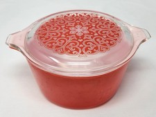 Vintage Pyrex 473 & 470-C Lid Red Celtic Floral Hearts Casserole Dish picture