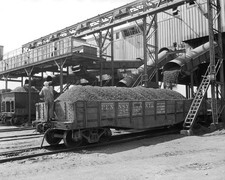Pyramid Coal Company Victory Mine RR Car Tipple 1943 Terre Haute IN 8x10 photo picture