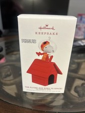 Hallmark 2019 THE FLYING ACE GOES TO SPACE Astronaut Snoopy CHRISTMAS ORNAMENT picture