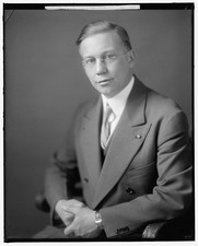 Photo:Hon Walter Newton Portrait in Suit and Glasses picture