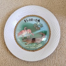 Vtg. 3D Diorama Florida Nacre Collector Plate Flamingos, Gator & Palm Trees picture