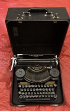 1930’s Underwood Universal Glossy Black Elite Portable Typewriter in Case picture