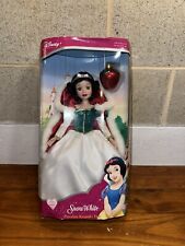 Disney Princess Snow White Porcelain Keepsake Doll Holiday Edition 2003 W/apple picture