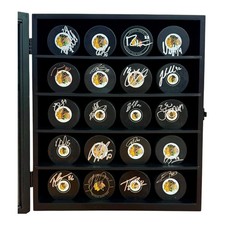 Chicago Blackhawks 2015 Stanley Cup Team Autographed Hockey Puck Set in Display picture