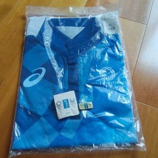 New and unused TOKYO 2020 Tokyo Olympics Volunteer Shirt & Badge Set picture