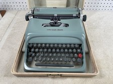 1948 Underwood Olivetti Studio 44 Typewriter NEAR MINT CONDITION w/ Flocked Case picture