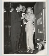 Actress Interviewed by WPIX NYC Red Carpet Gala Celebrity 1940s Press Photo picture