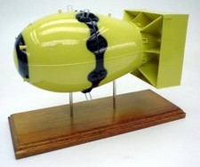 USAF Boeing B-29 WWII Fat Man Replica Atomic Bomb Nagasaki Desk 1/10 SC Model picture