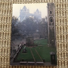 Unused POSTCARD - Roman City Wall Intersects White Tower - London - England picture