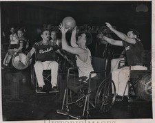 1949 Press Photo Rolling Gophers of Minneapolis at Wheelchair basketball picture