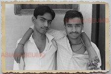 40s MAN PORTRAIT STREET SCENE GAY Roadside Handsome B&W Vintage INDIA Photo 71 picture