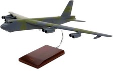 USAF Boeing B-52G Stratofortress Camo 40158 Desk Display 1/100 Model SC Airplane picture
