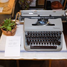 [EXC+ WORKING COND] 1961 Olympia SM4 Wide Body Grey Typewriter w Case Very Clean picture