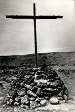 LG957 1958 Original Photo CROSS MARKING SPOT OF MODOC INDIAN MASSACRE CALIFORNIA picture