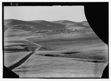 Photo:Beth Shemesh Sharon Plain Israel 1900s Excavations Landscape Hills picture